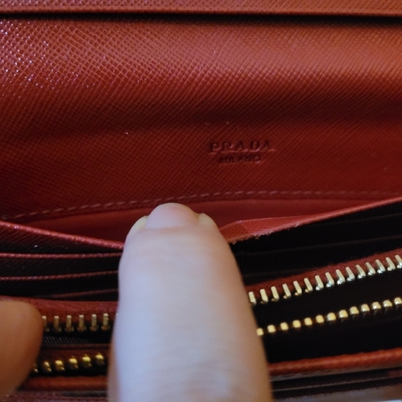 Prada Red Wallet Smooth Leather Elegant Design - Picture 8 of 16
